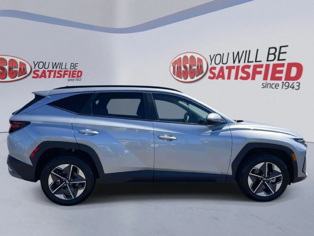 Certified Used 2025 Silver Hyundai SEL image 5