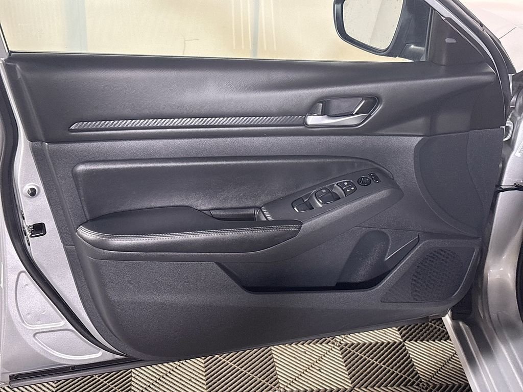 Used 2024 Silver Nissan 2.5 SV image 10