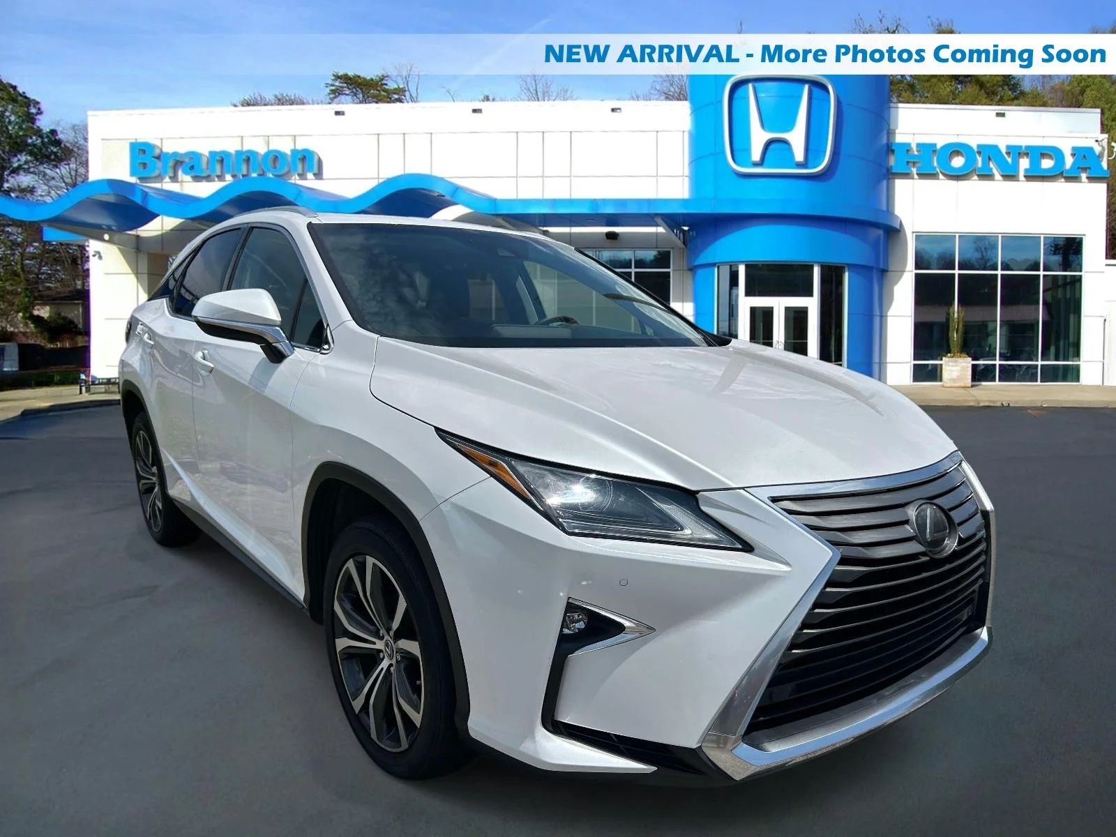 Used 2019 White Lexus  image 1