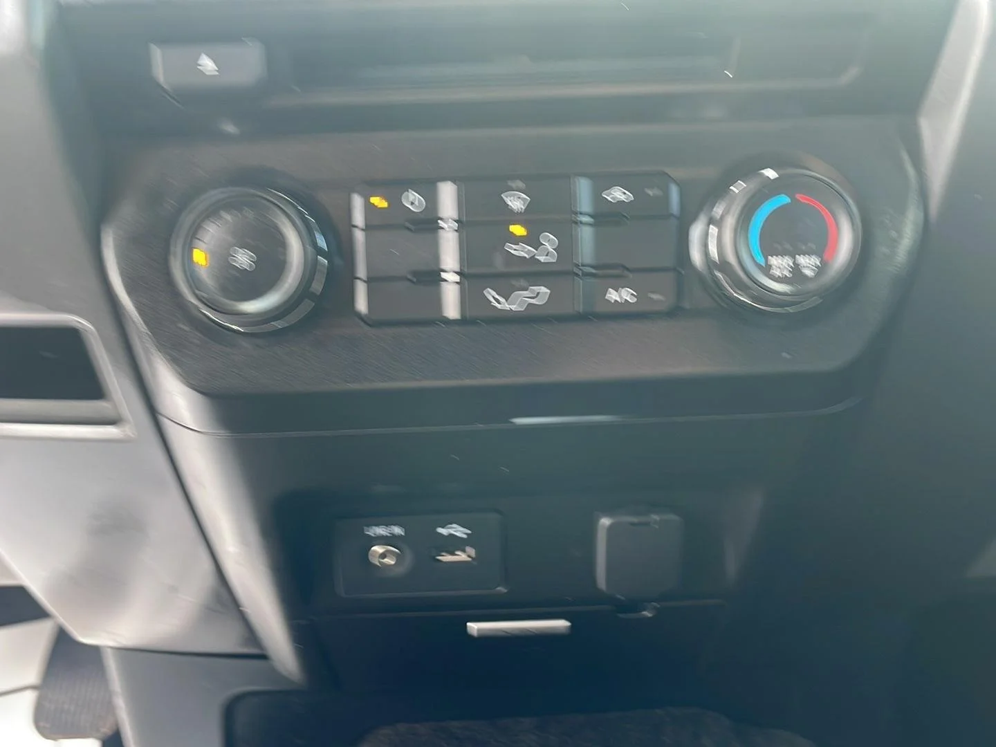 Used 2015 Oxford White Ford XLT image 17