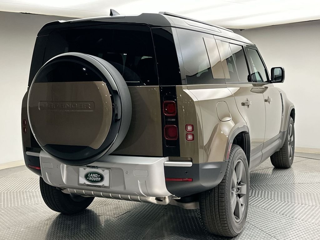 Used 2025 Gondwana Stone Metallic Land Rover S image 3
