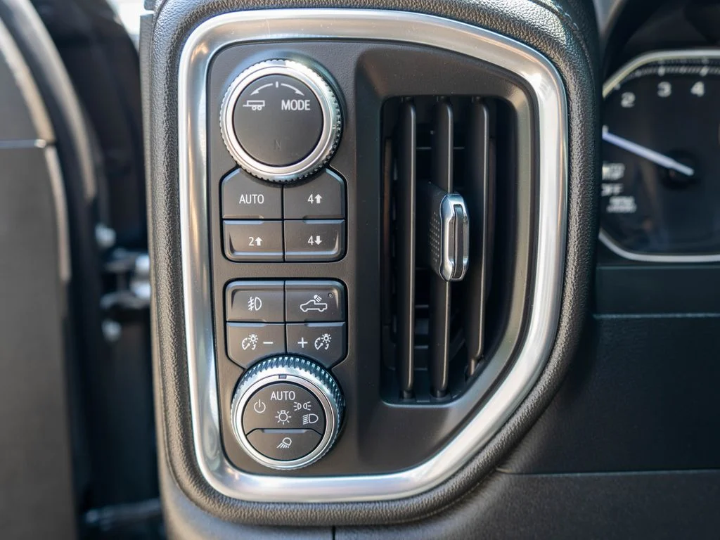 Used 2022 Gray GMC Elevation image 17