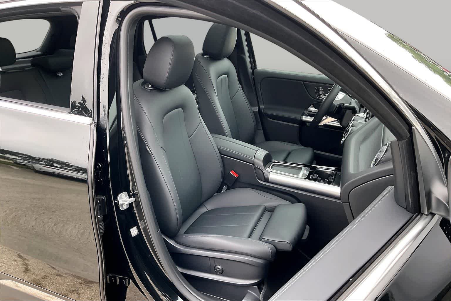 Used 2026 Cosmos Black Metallic Mercedes-Benz GLA 250 image 8