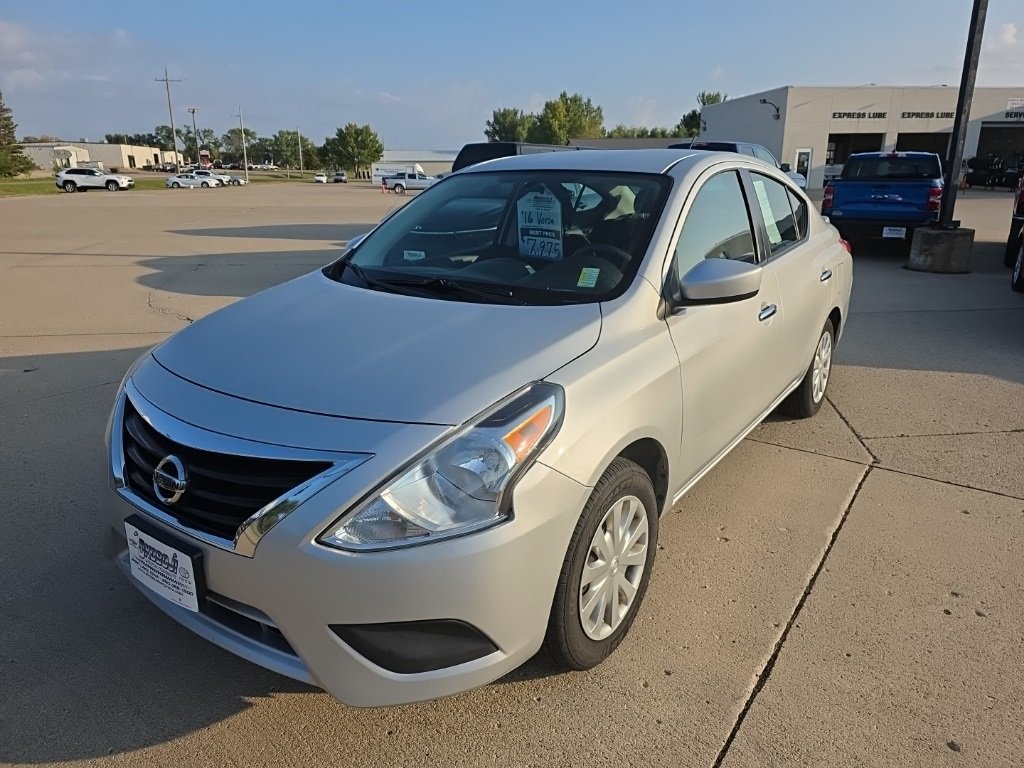 2016 Nissan Versa 1.6 SV photo 2