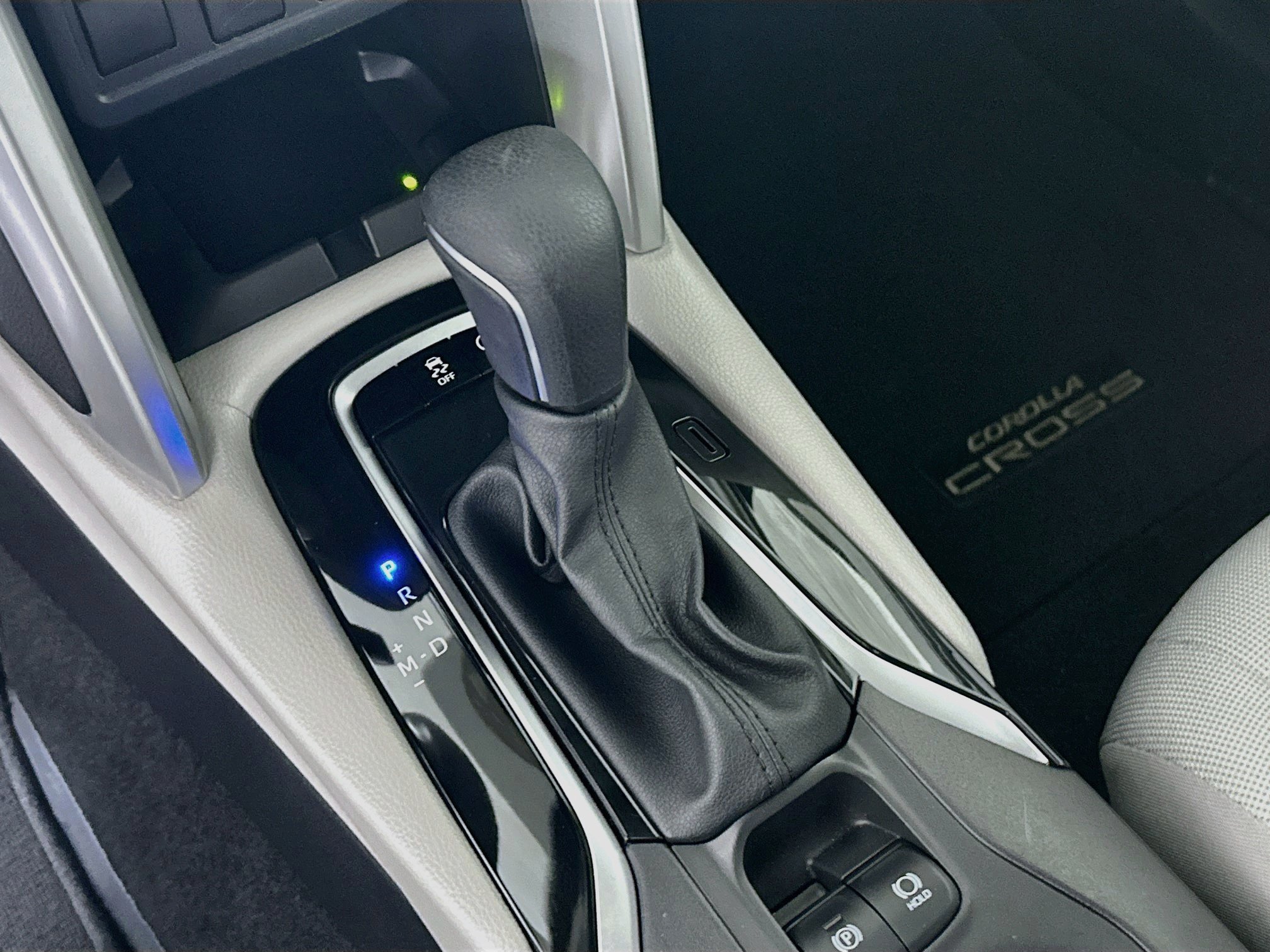 Certified Used 2025 Silver Toyota LE image 21