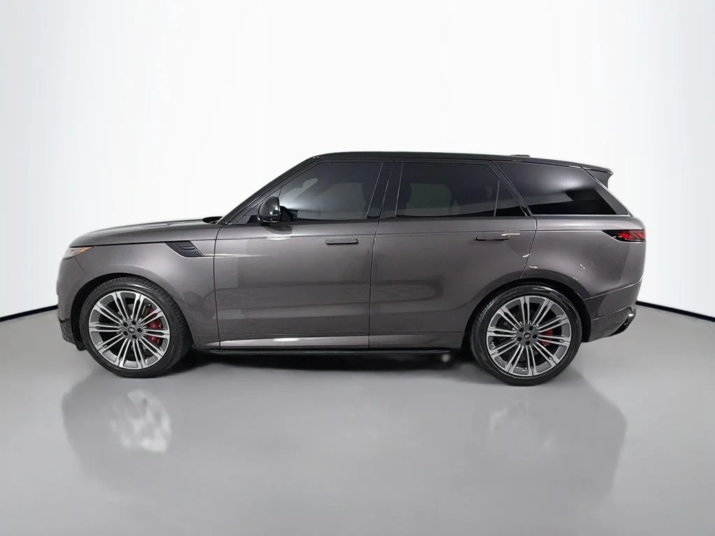 Used 2024  Land Rover Dynamic SE image 8
