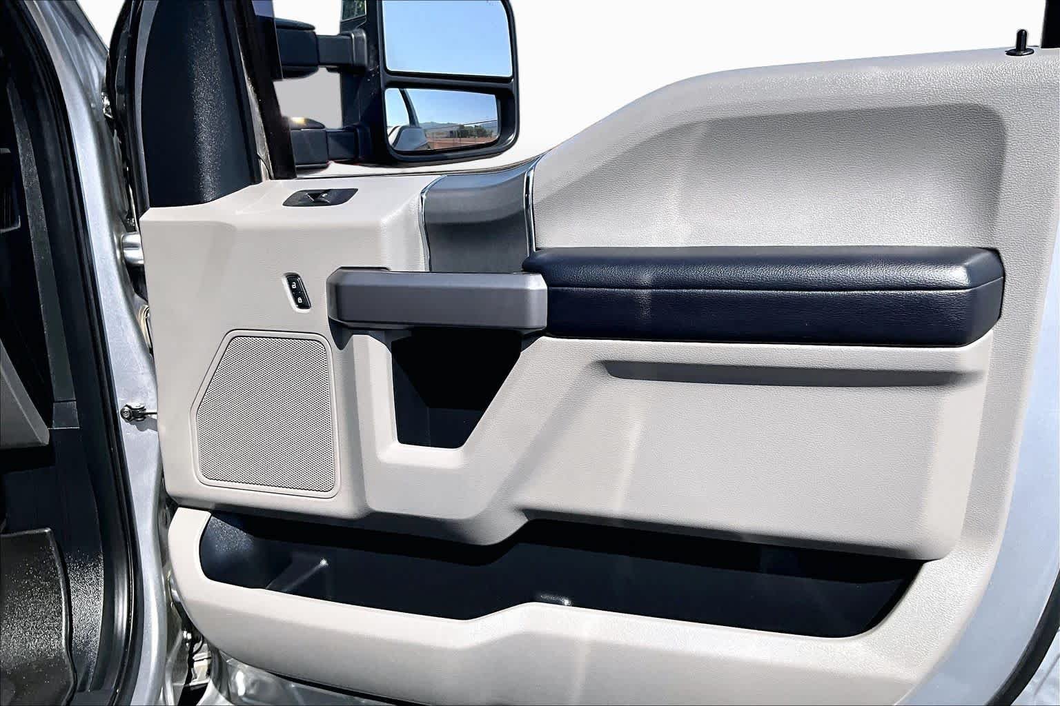 Used 2020 Iconic Silver Ford XLT image 21