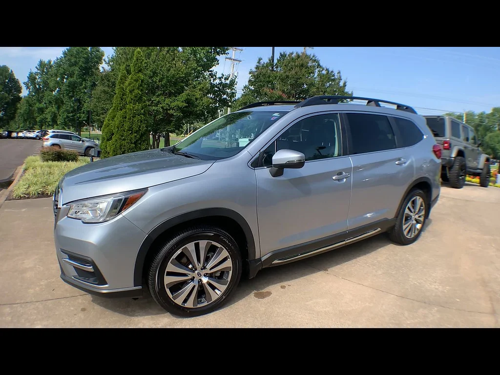 Used 2021 Ice Silver Metallic Subaru Limited image 4