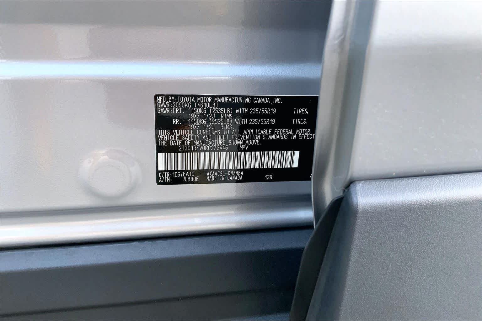 Used 2024 Silver Sky Metallic Toyota XLE Premium image 31