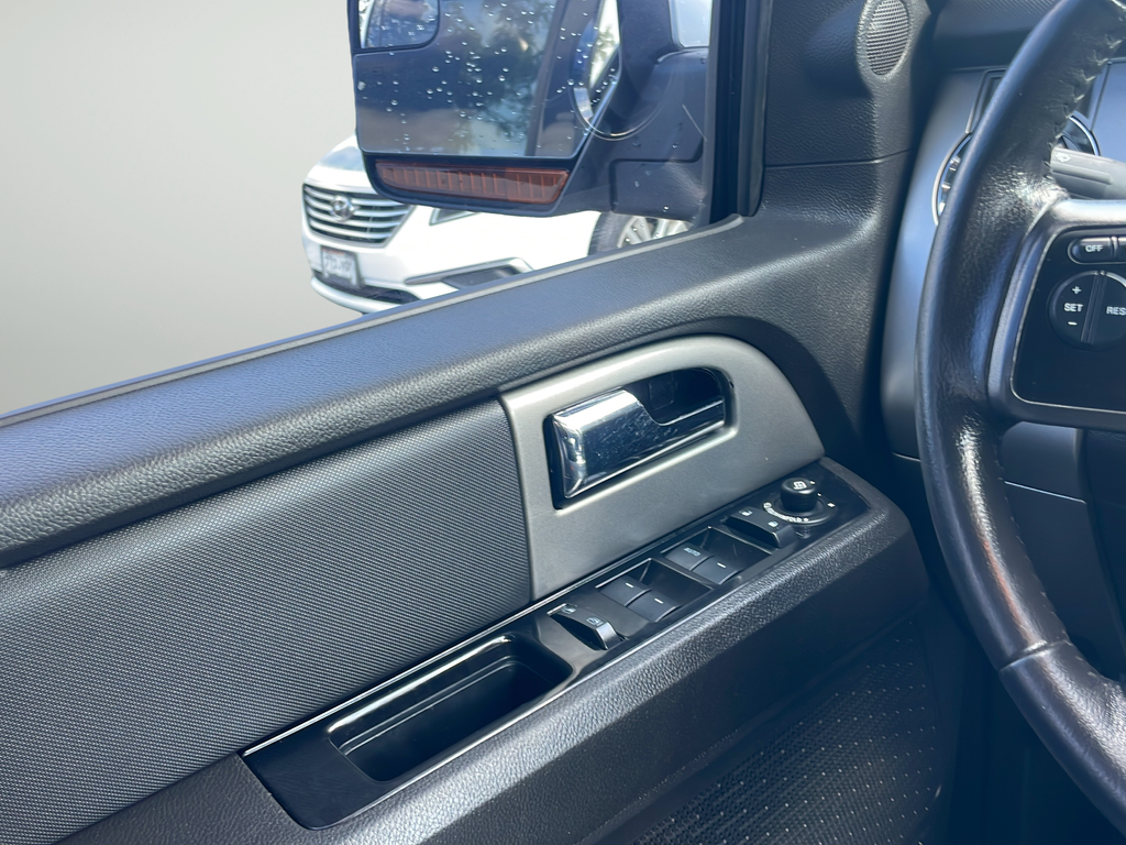 Used 2014 White Ford Limited image 32