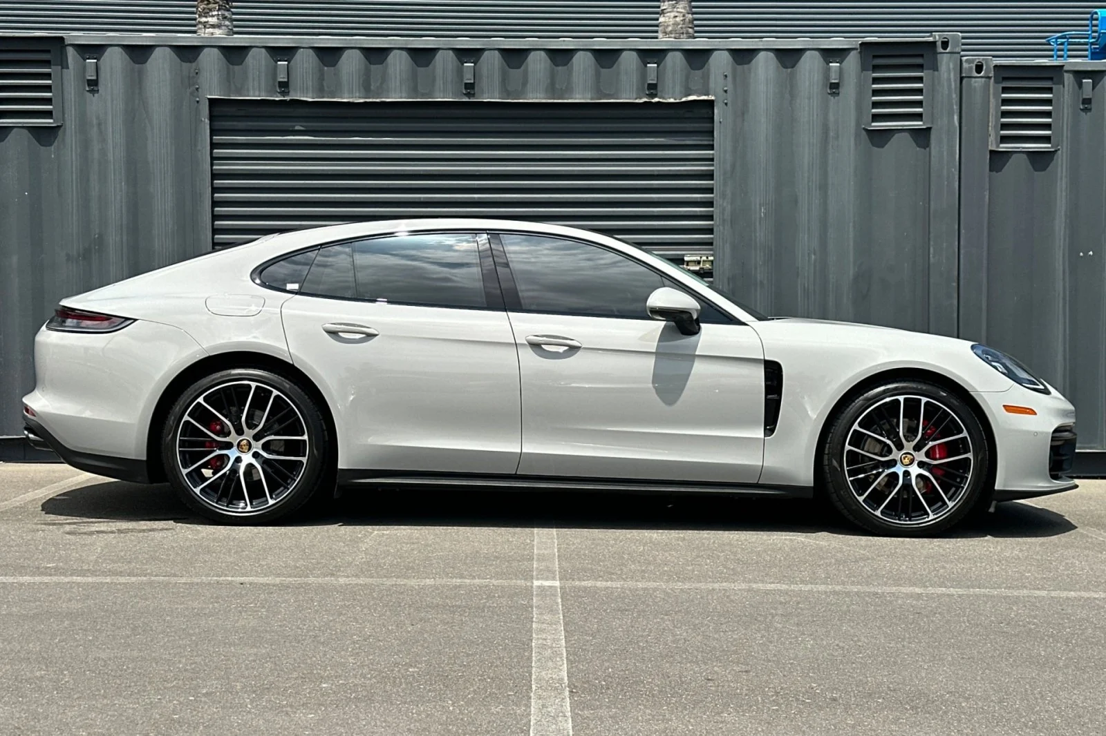 Used 2023 Chalk Porsche 4S image 9