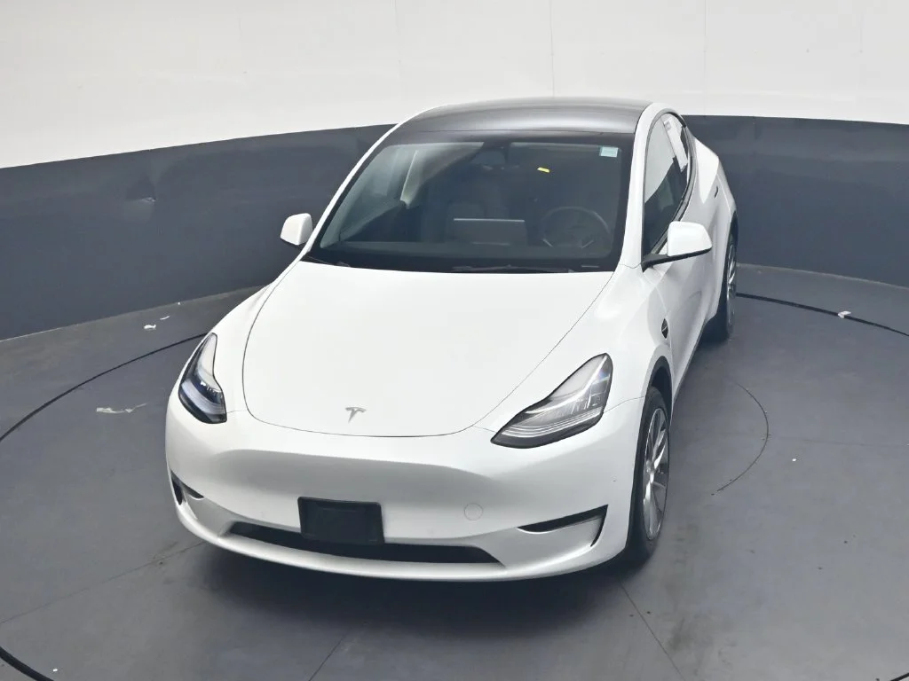 Used 2022  Tesla Long Range image 16