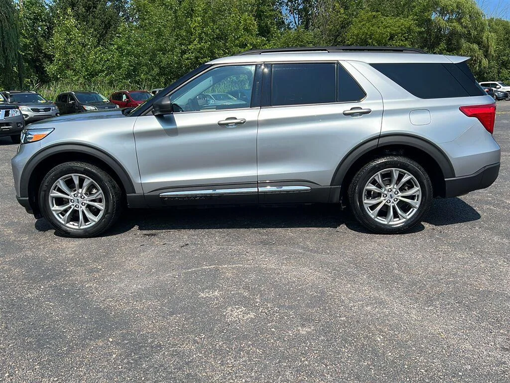 Used 2023 Iconic Silver Ford XLT image 19