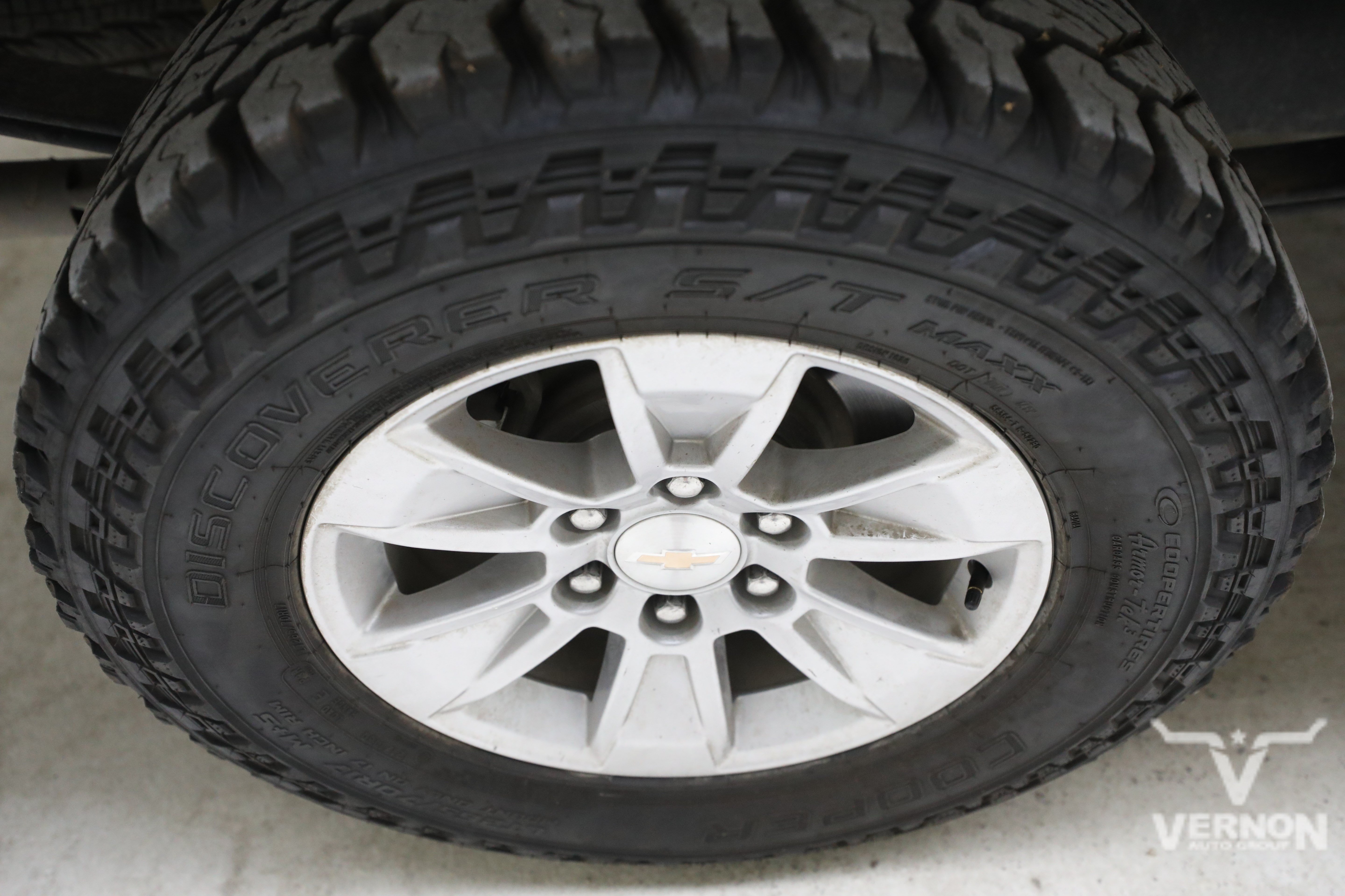 Used 2021 Silver Ice Metallic Chevrolet Y image 31