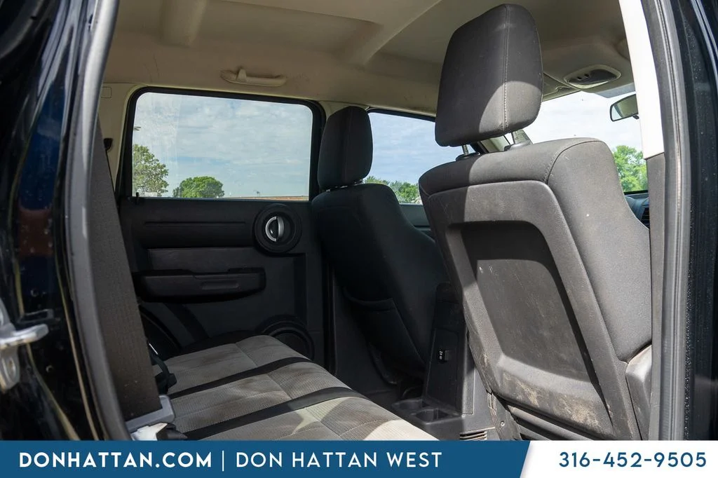 Used 2007 Black Dodge SXT image 15