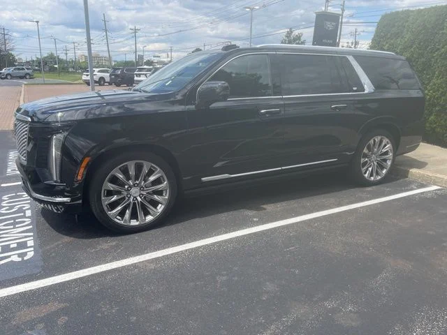 2026 Cadillac Escalade ESV Luxury 4WD's photo