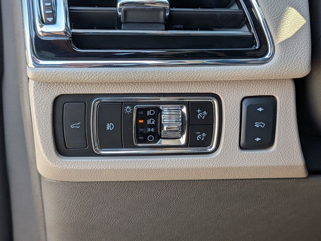 Used 2024 Blue Lincoln Reserve image 19