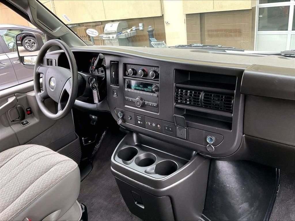 Used 2025 White Chevrolet LT image 14