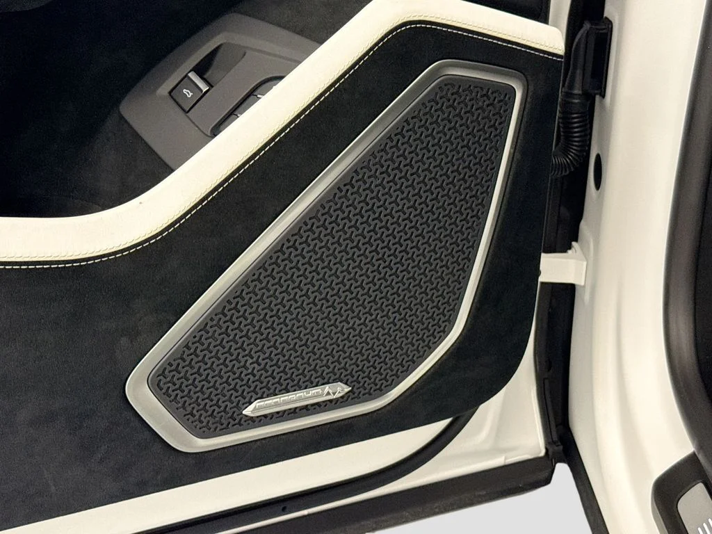 Used 2024 White Lamborghini Performante image 19
