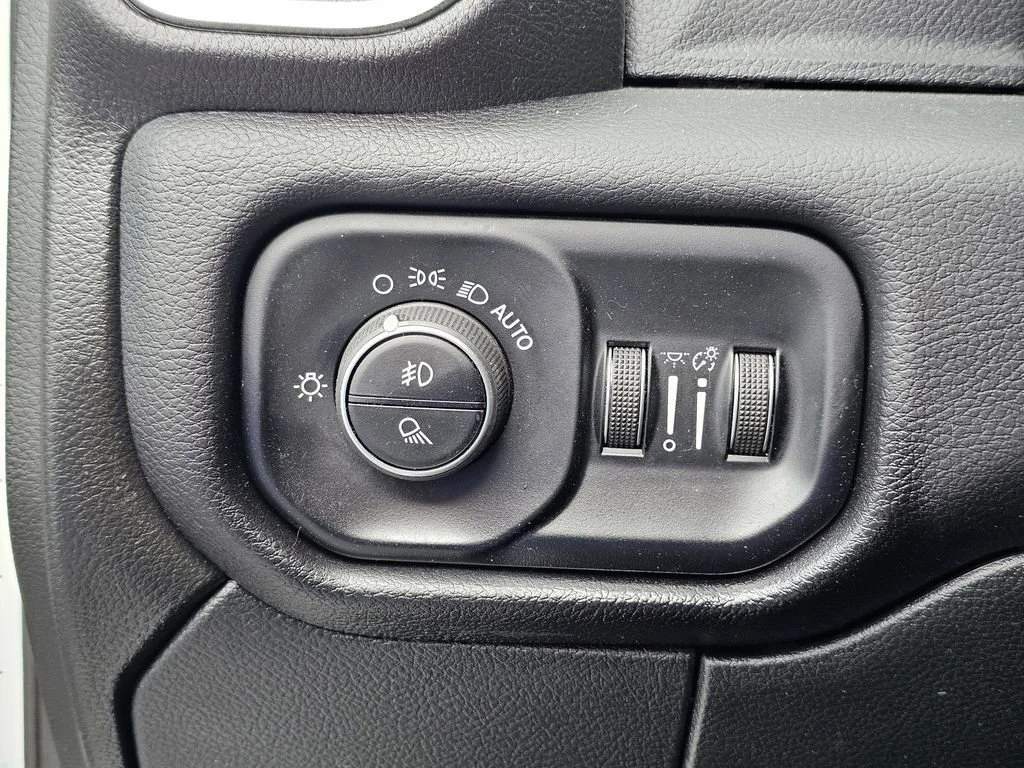 Used 2024  Ram Laramie image 20