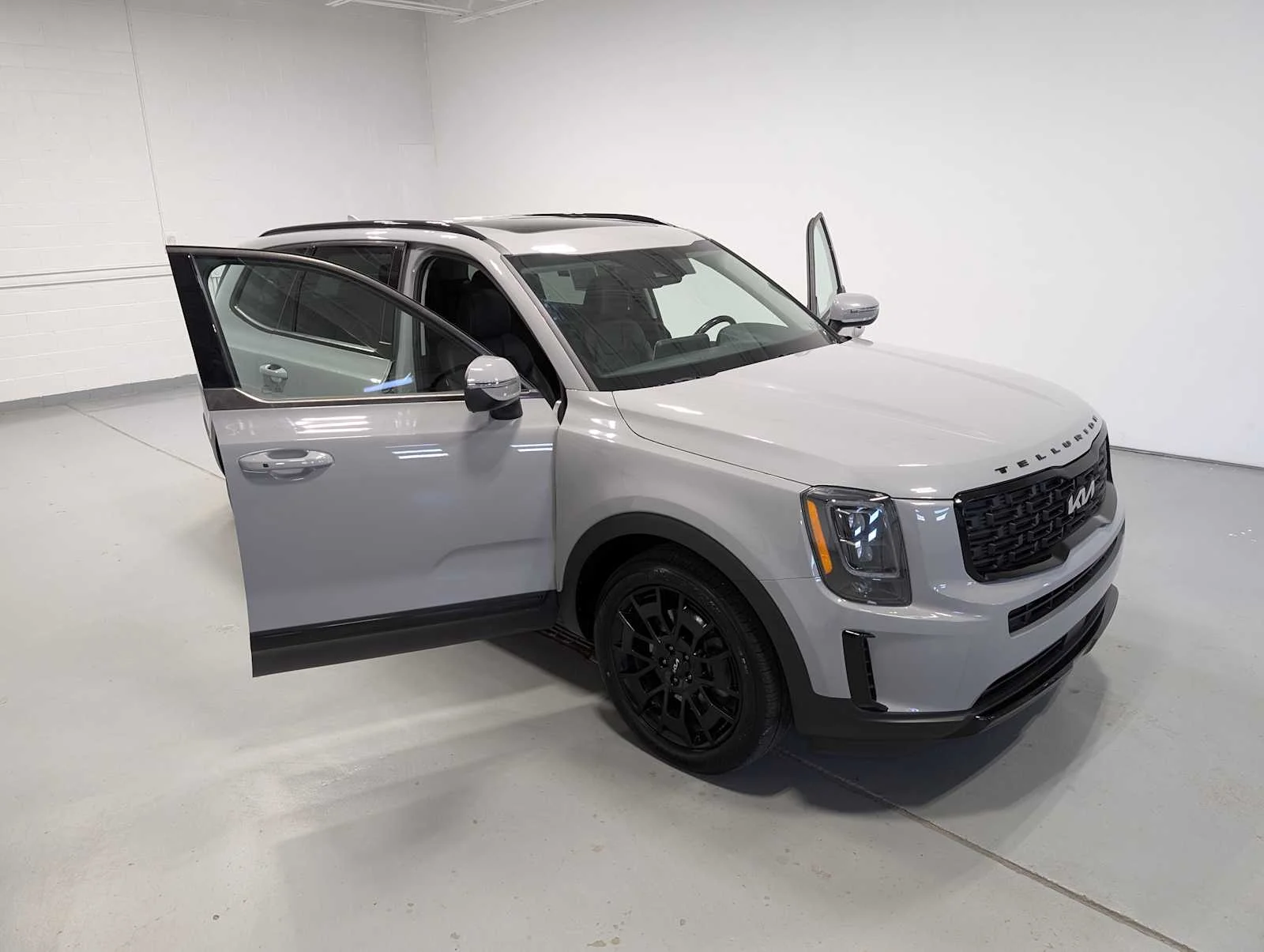 Used 2022 Wolf Gray Kia EX image 13
