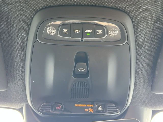 Used 2019 White Volvo T5 Inscription image 23