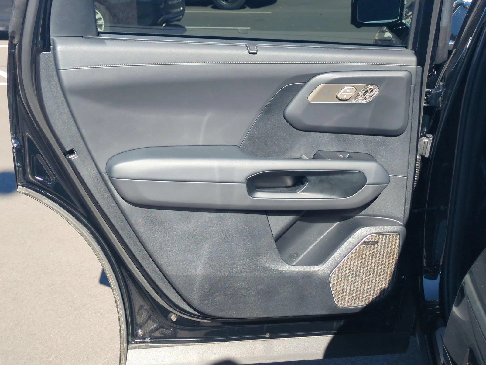Used 2027 EBONY BLACK KIA  image 32