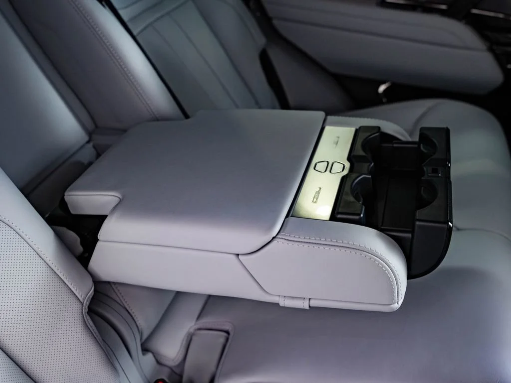 New 2026 Carpathian Grey Land Rover SE image 44