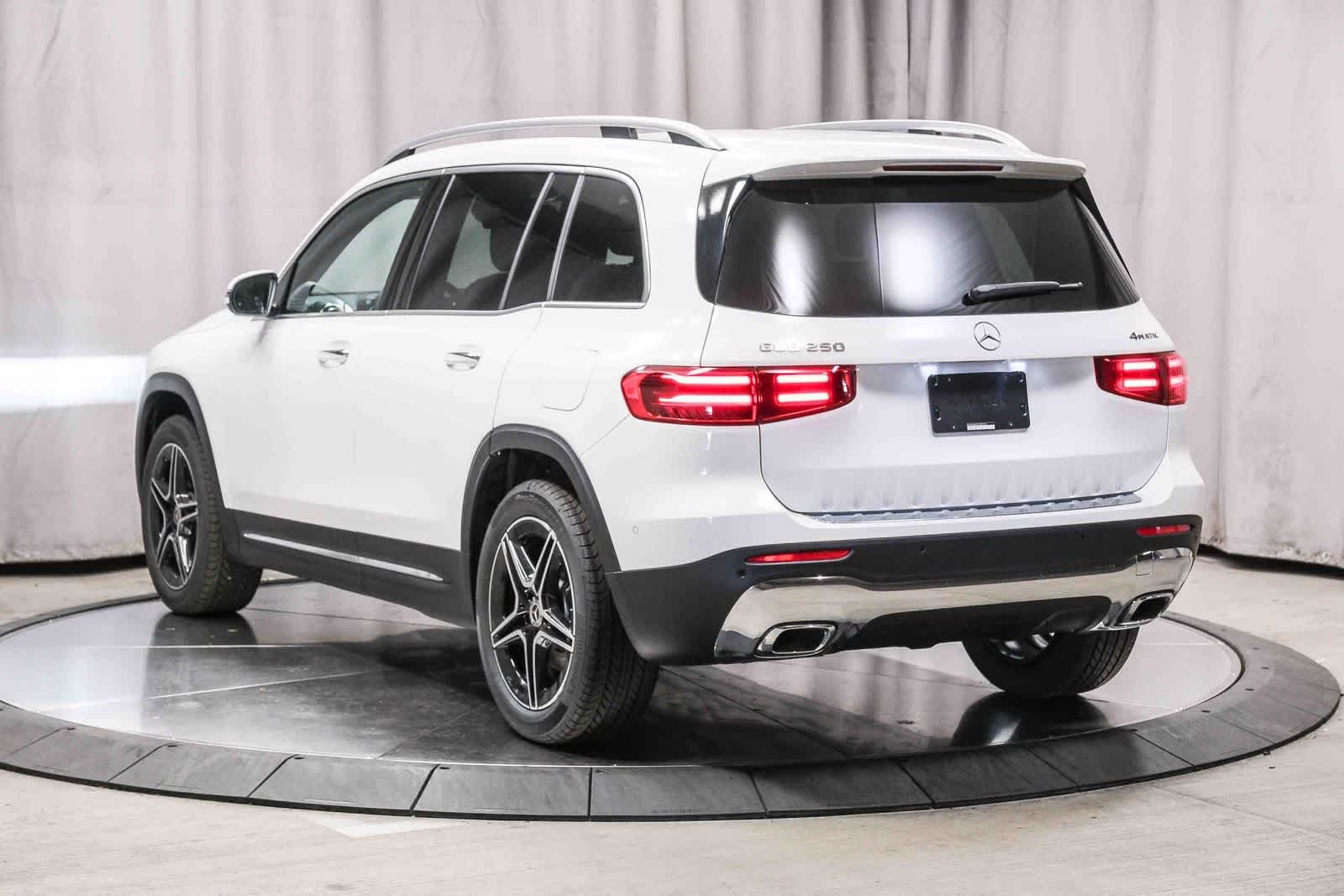 New 2026 Polar White Mercedes-Benz GLB 250 image 43