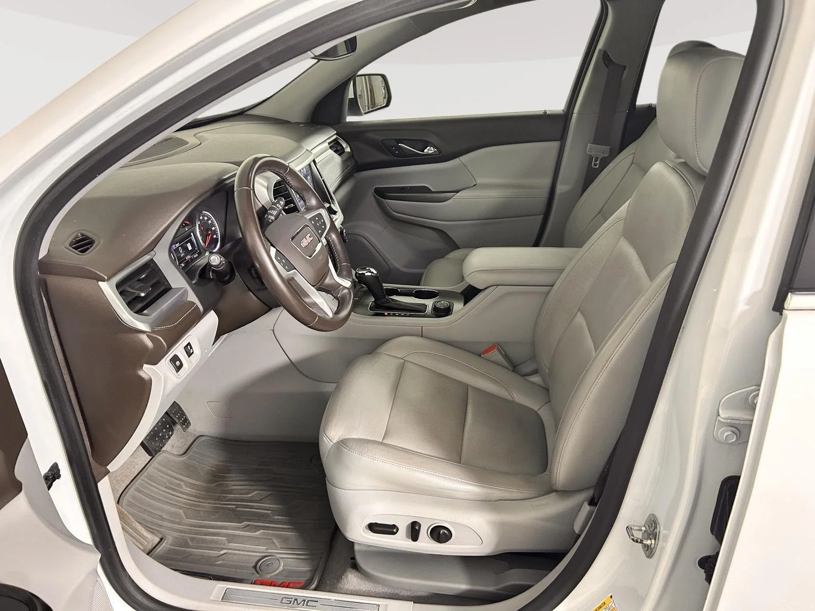 Used 2018 Summit White GMC SLT image 3