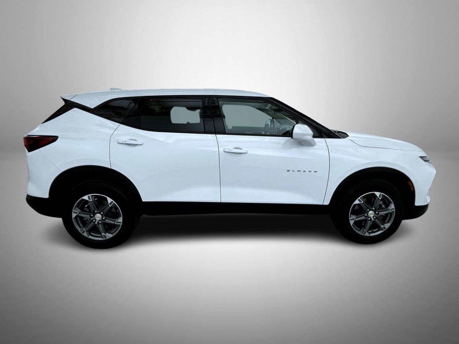 Used 2025 White Chevrolet LT image 4