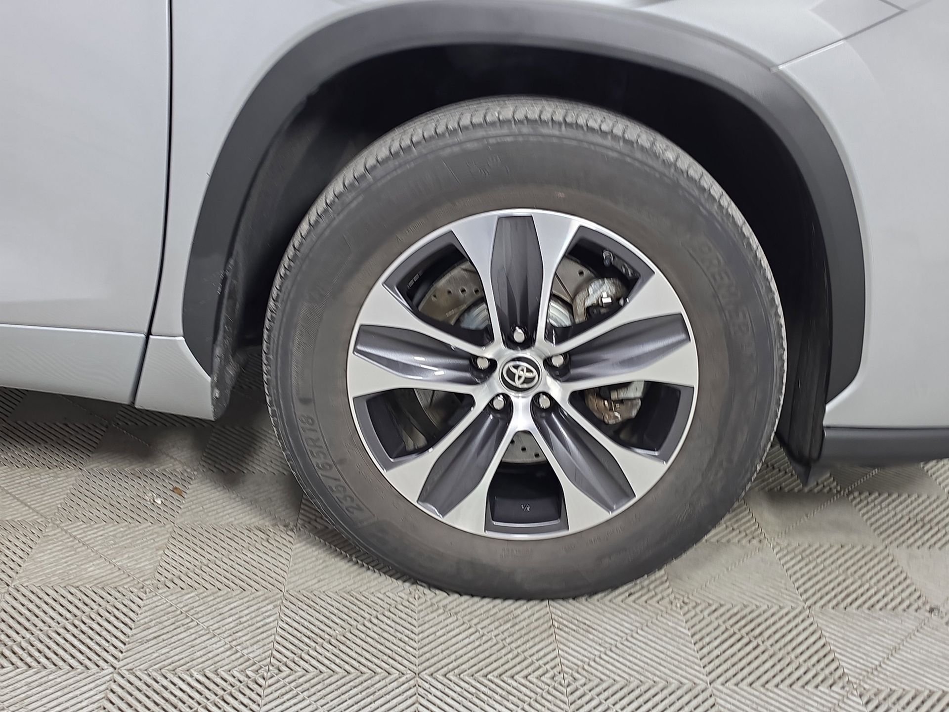 Used 2022 Silver Toyota XLE image 10