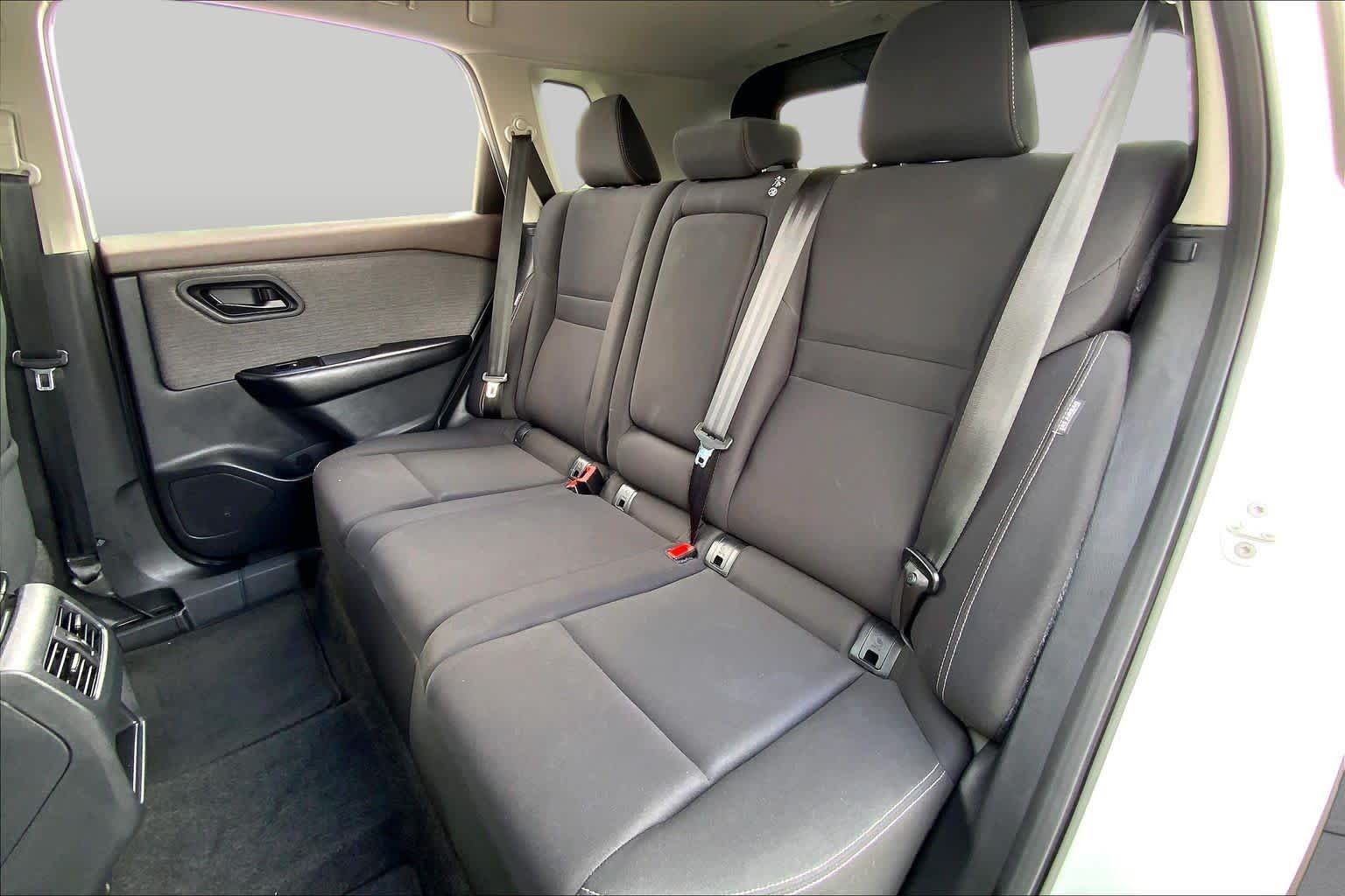 Used 2023 Glacier White Nissan S image 20
