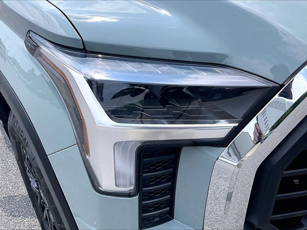 Used 2022 Green Toyota SR5 image 33