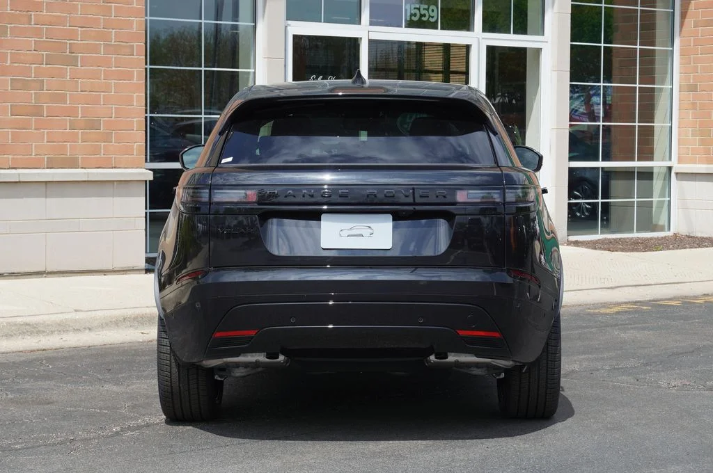 New 2026 Santorini Black Land Rover Dynamic SE image 5