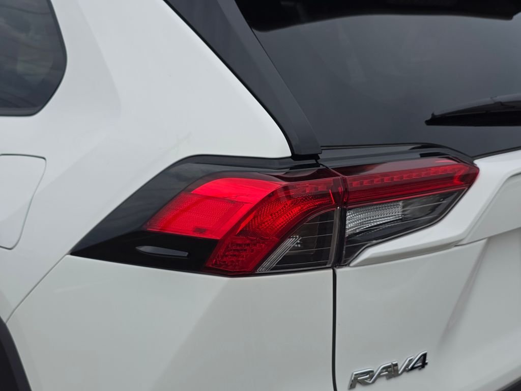 Used 2025 White Toyota LE image 15