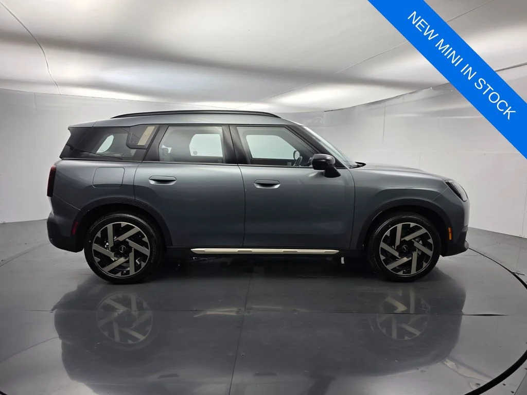 New 2027 Green MINI Signature Plus image 3