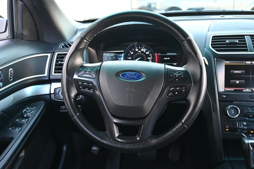 Used 2016 Shadow Black Ford XLT image 31