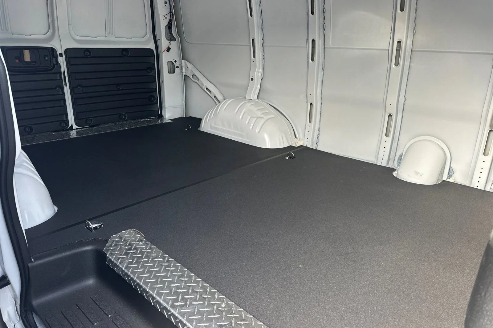 2025 Chevrolet Express Cargo Work Van - Photo 11