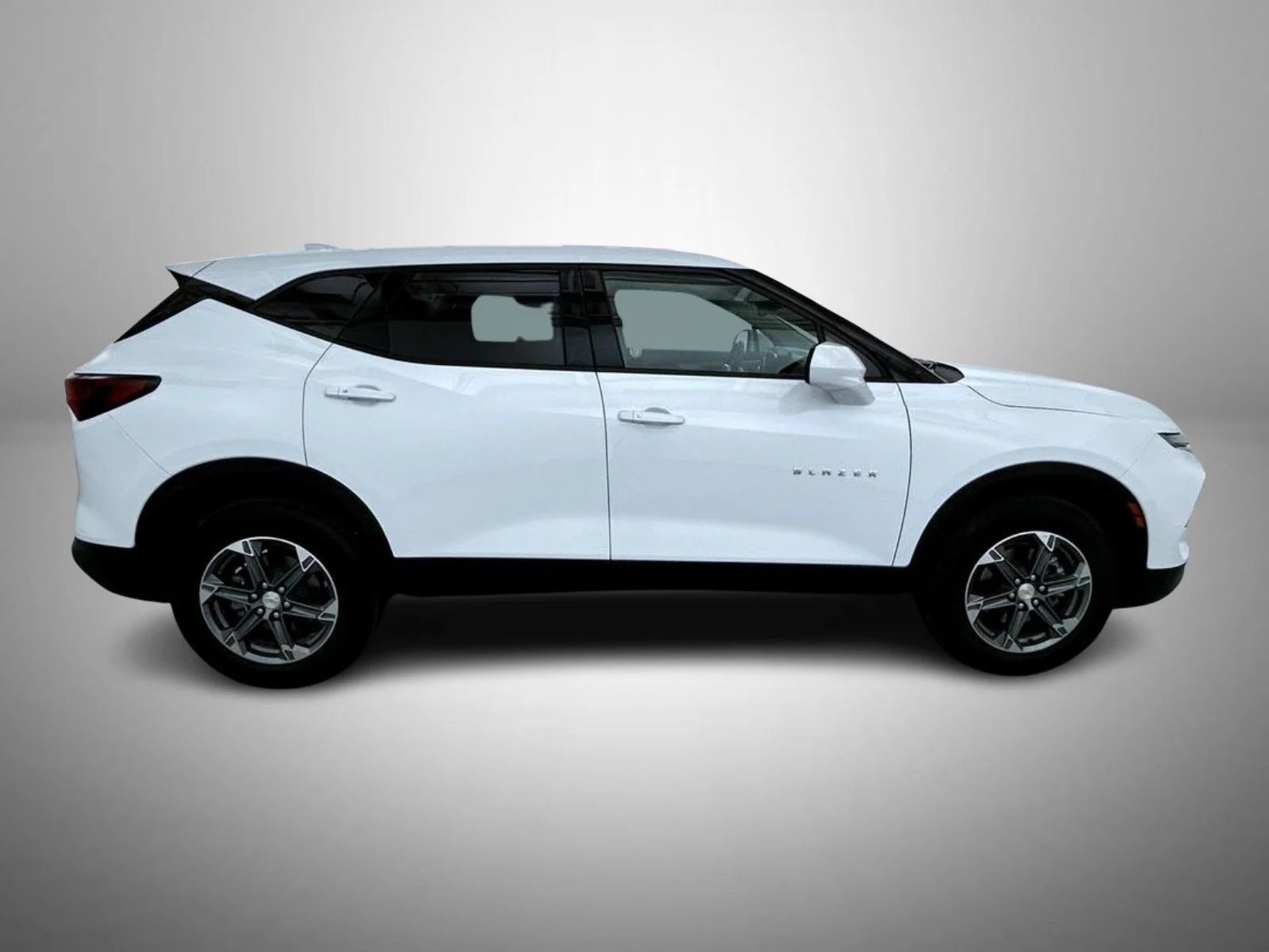 Used 2025 White Chevrolet LT image 4