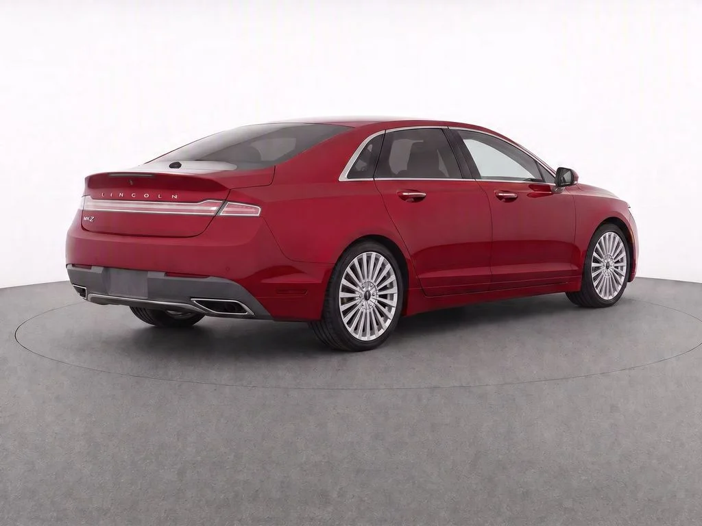 Used 2017 Red Lincoln Reserve image 3
