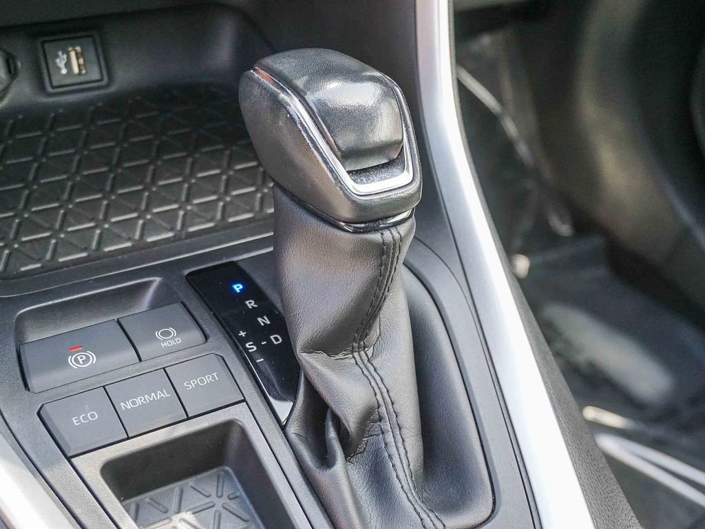 Used 2023  Toyota XLE Premium image 22