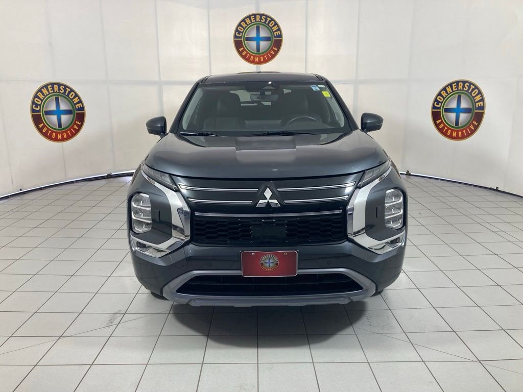 Used 2025 Gray Mitsubishi SE image 16