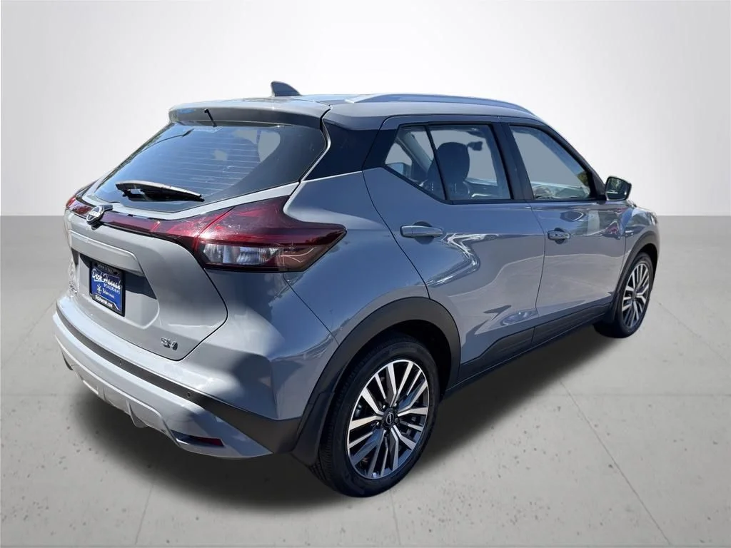 Used 2024 Gray Nissan SV image 5