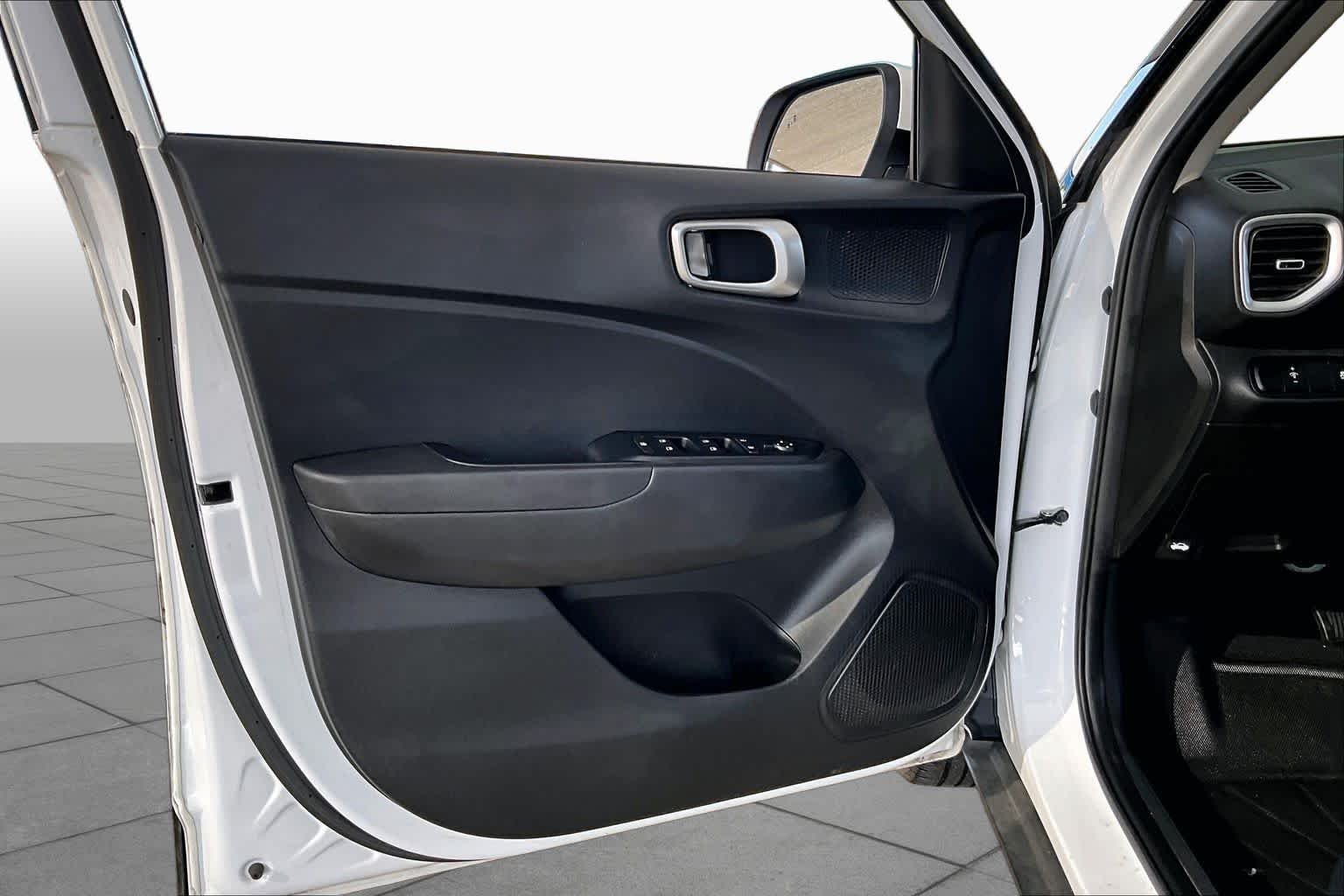 Used 2024 Lunar White Hyundai SEL image 21