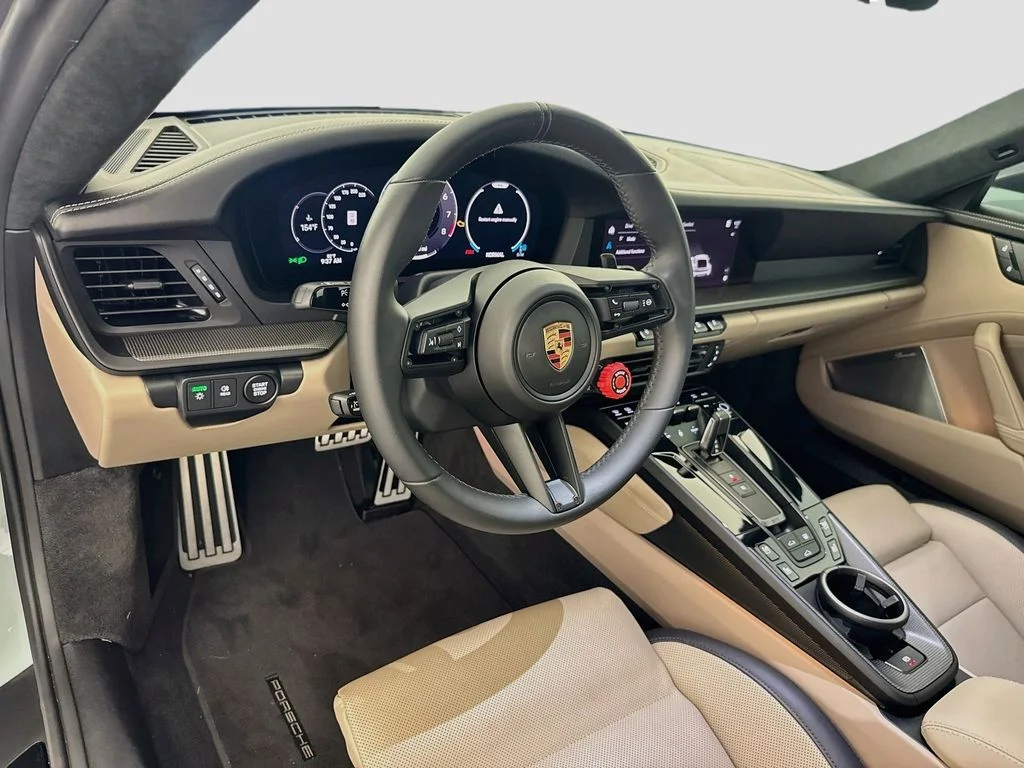 Used 2025  Porsche Carrera 4 GTS image 8