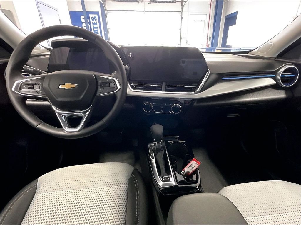 Used 2025 Gray Chevrolet LT image 21