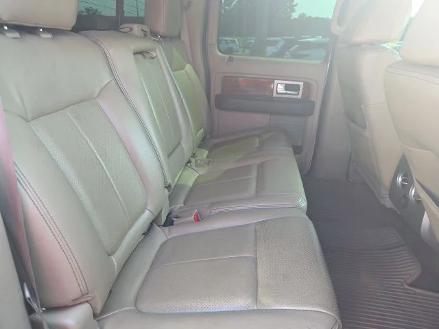 Used 2010 White Ford Lariat image 11