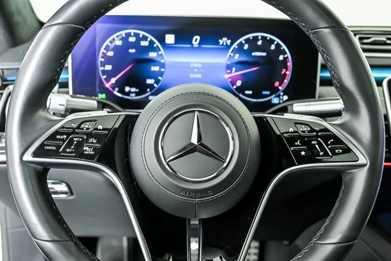 Used 2022 MANUFAKTUR Diamond White Metallic Mercedes-Benz S 580 4MATIC® image 23