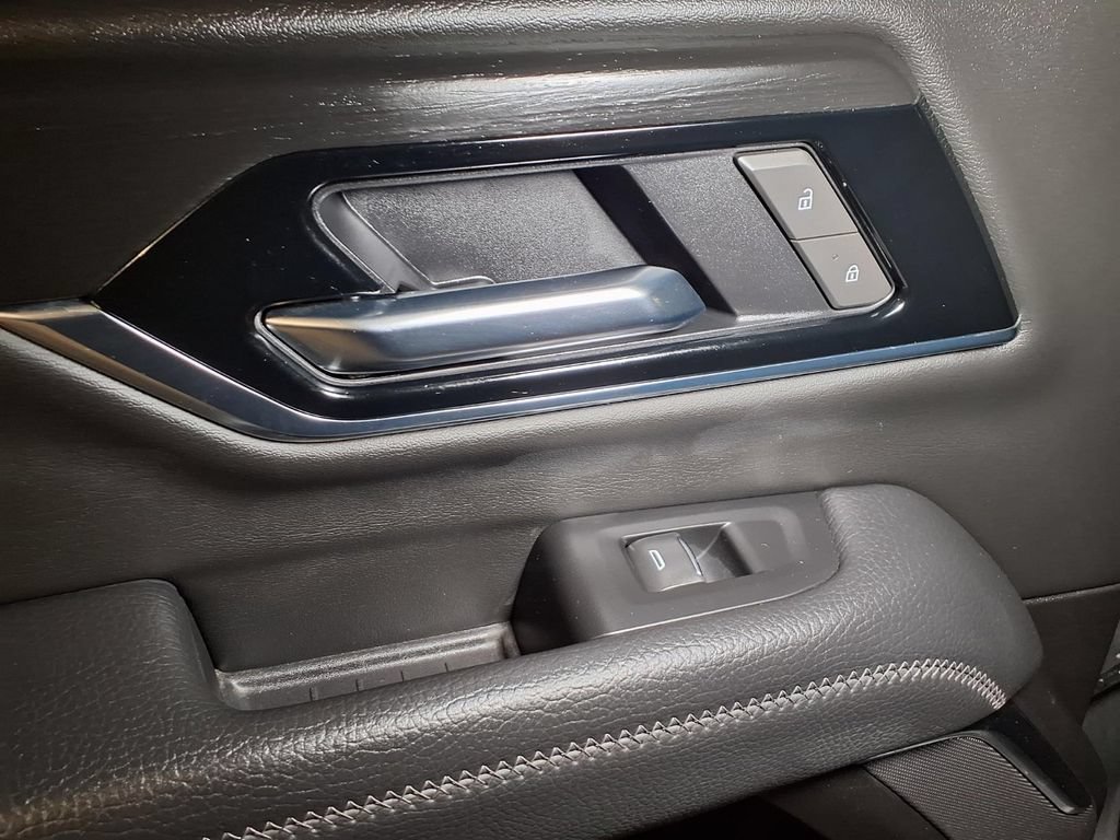 2025 GMC Yukon XL Denali - Photo 18